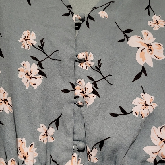 Green & White Floral Dress - Picture 4 of 5